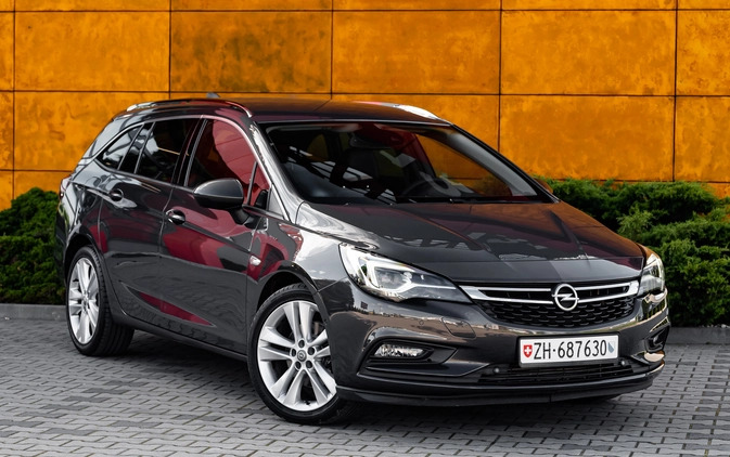 Opel Astra cena 42900 przebieg: 137000, rok produkcji 2016 z Radom małe 742